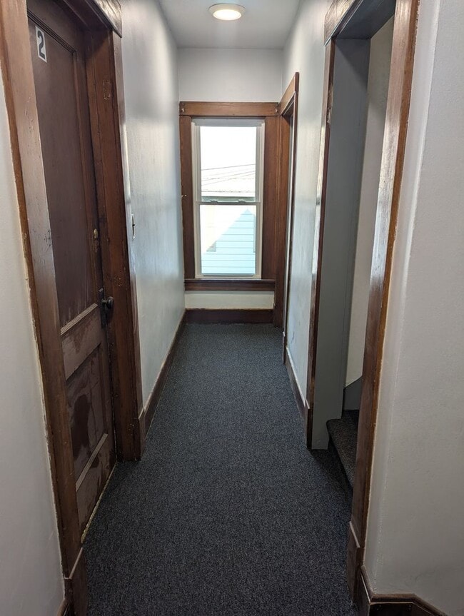 Building Photo - Newly Remodeled 2nd floor Apartment with v...