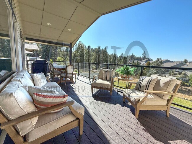 Building Photo - Spacious Eagle Ridge Home