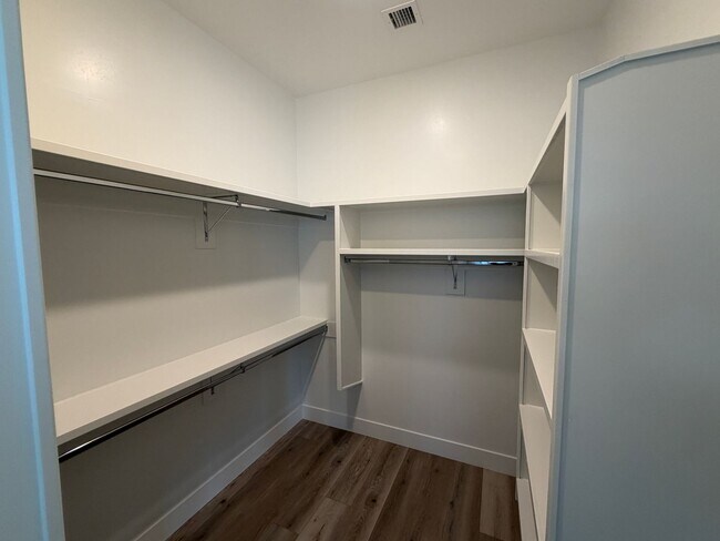 Building Photo - 1197 Sassaby Cir