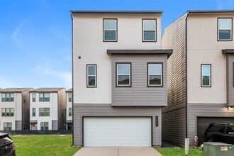 Building Photo - 18519 Centro Row