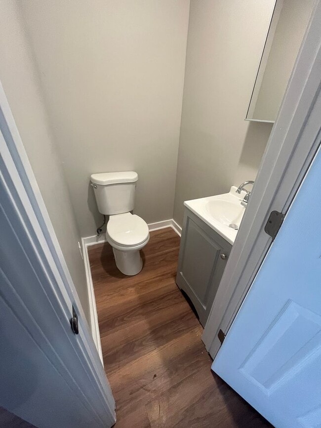 Building Photo - Newly Renovated Unit in Heart of Memphis