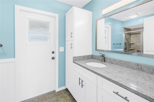 Building Photo - 5771 Timberlake Dr