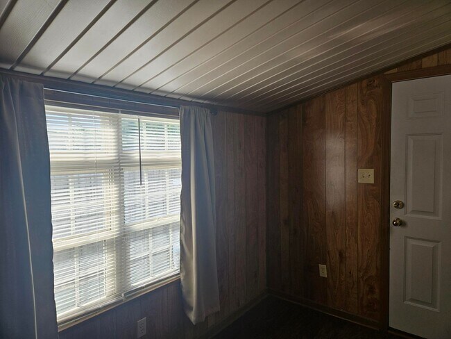 Building Photo - 2 or 3 Bed / 2 Bath Condo in Greenbriar Av...