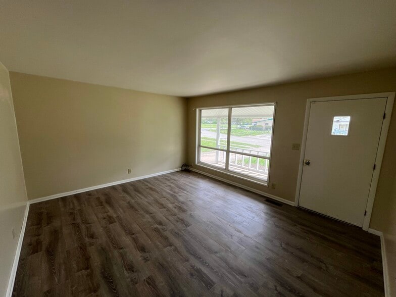 Building Photo - 1923 Beverly Ct