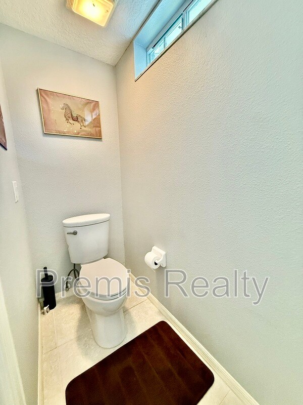 Building Photo - 431 Denise St