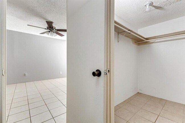 Building Photo - 2750 Holly Hall St