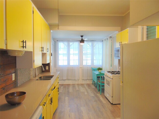 Building Photo - 3420 Avenue R