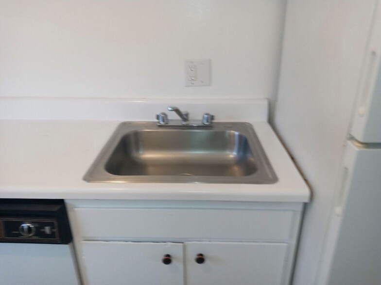 Building Photo - 1406 Church St