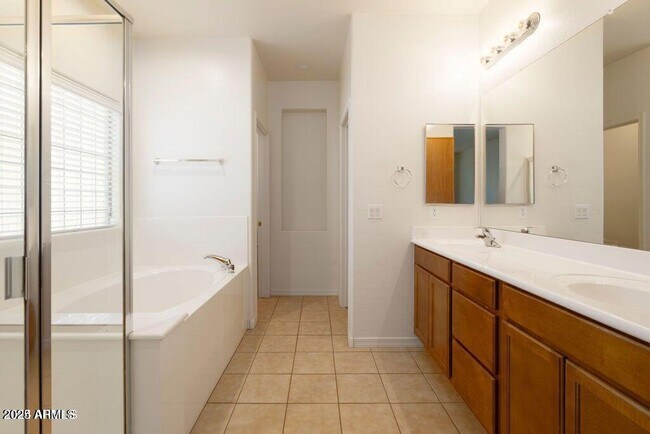 Building Photo - 15433 N 172nd Ln