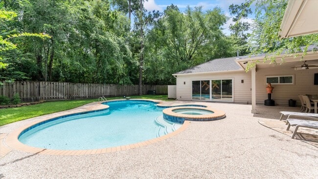 Building Photo - 34 Candle Pine Pl