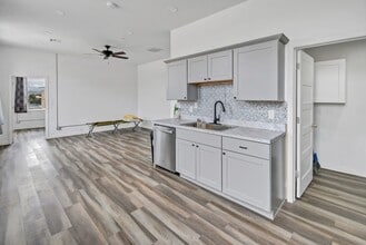 Building Photo - VINTAGE VAULT