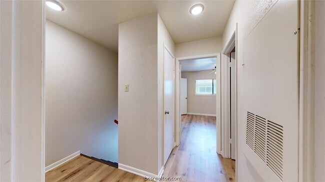 Building Photo - 2807 Longmire Dr