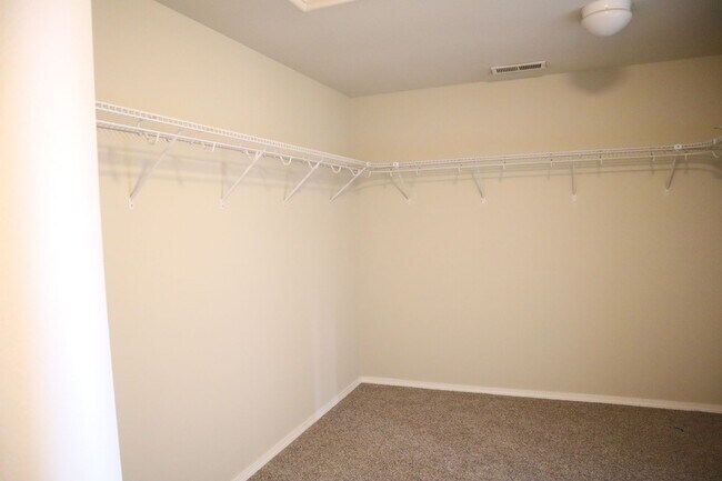 Building Photo - 9507 NE 39th Ave