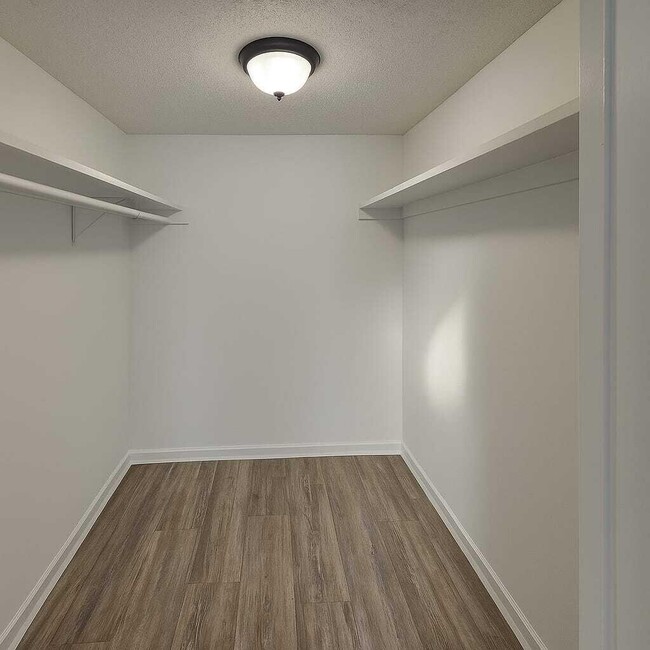 Building Photo - 227 Castlewood Dr