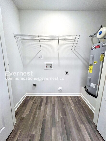 Building Photo - 1600 Sandersted Village Cir