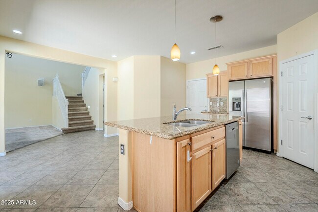 Building Photo - 2025 W Marconi Ave