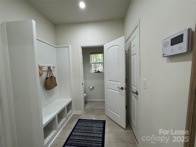 Building Photo - 8419 Aspen Ct
