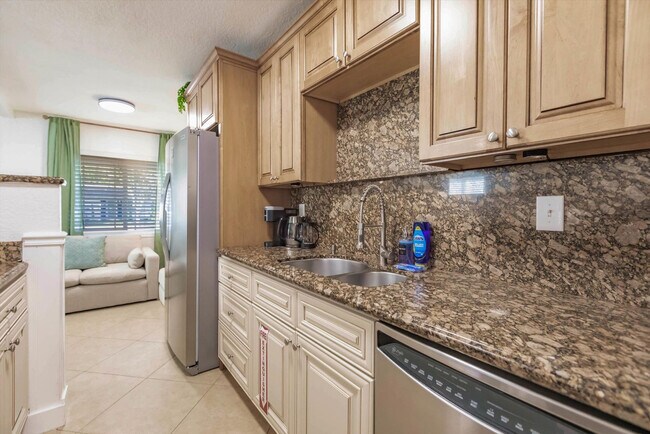 Building Photo - 716-720 Southwest 14th Court-SI FL1-ID1475646P