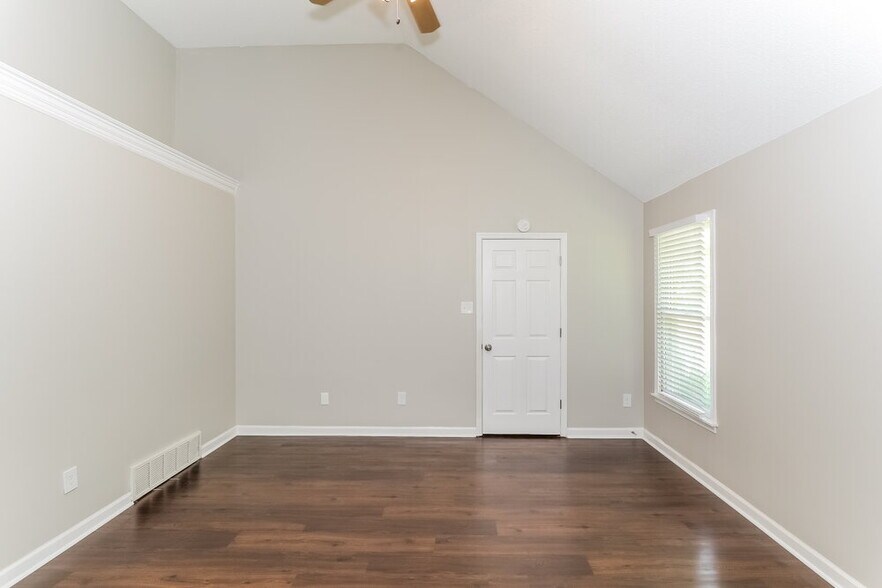 Building Photo - 8642 Tropicana Dr N