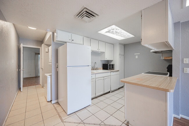 Building Photo - 6822 N 35th Ave