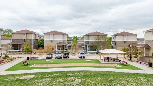Building Photo - 2656 Champagne Ave
