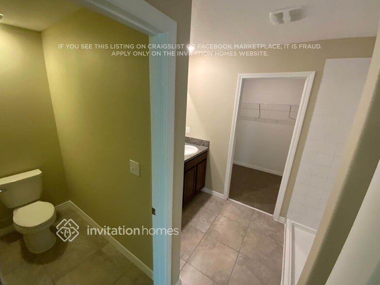 Building Photo - 5010 White Chicory Dr