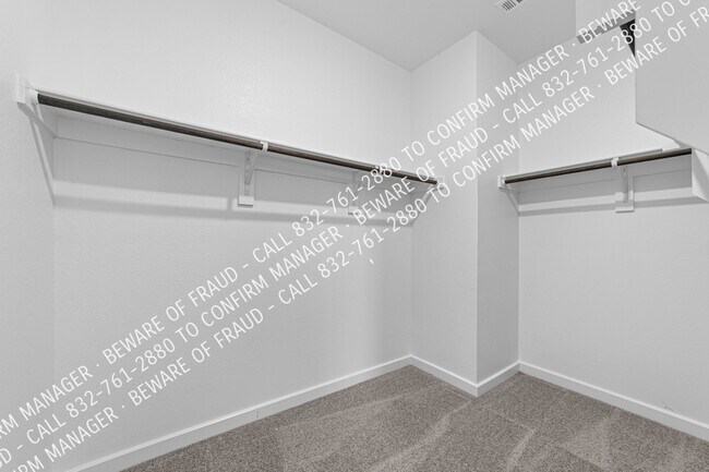 Building Photo - 2229 Maple Ridge Dr
