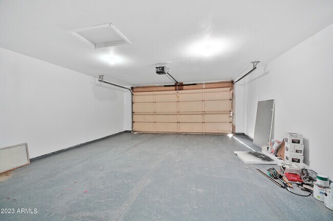 Building Photo - 313 S Ocean Dr