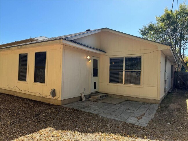 Building Photo - 9700 Copper Creek Dr