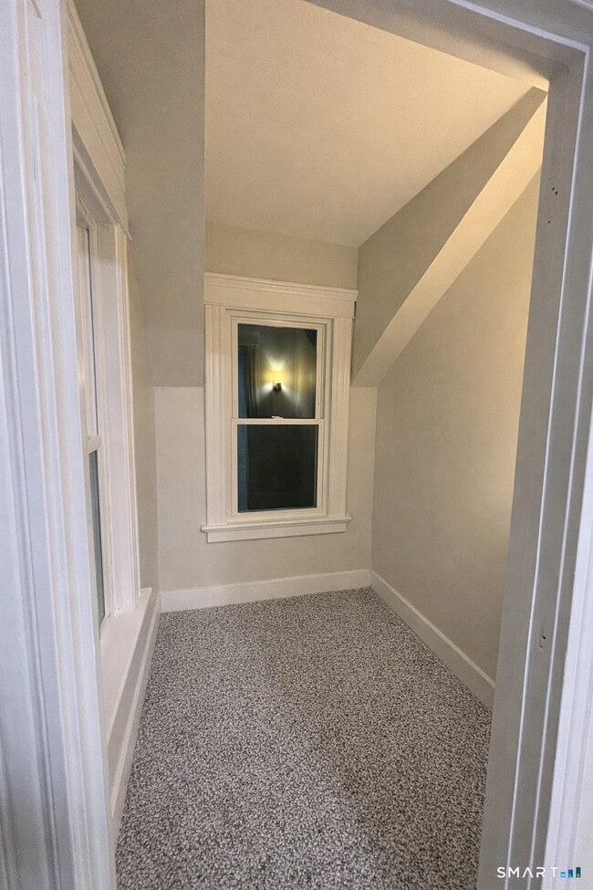 Building Photo - 17 Sylvan Ave