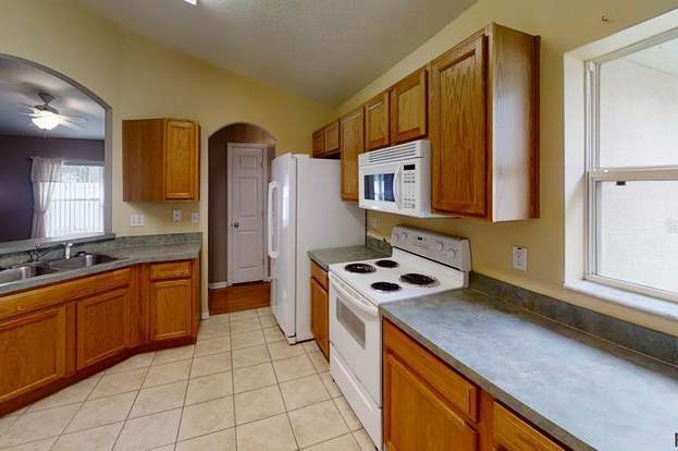 Building Photo - 2 Upland Pl