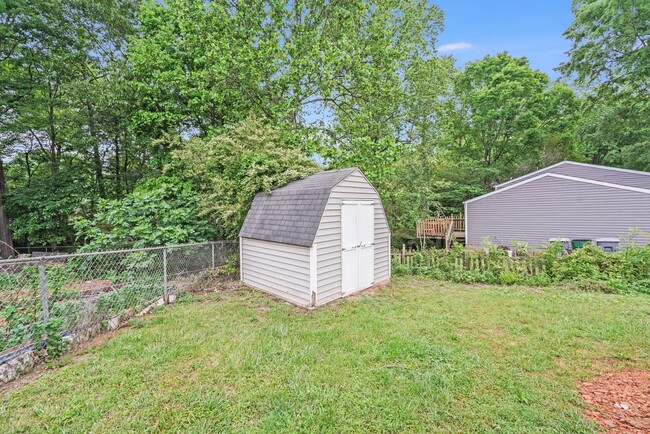 Building Photo - Fully Renovated 2BR Home with New Deck & L...
