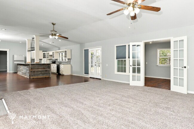 Building Photo - Spacious Home in San Antonio, TX