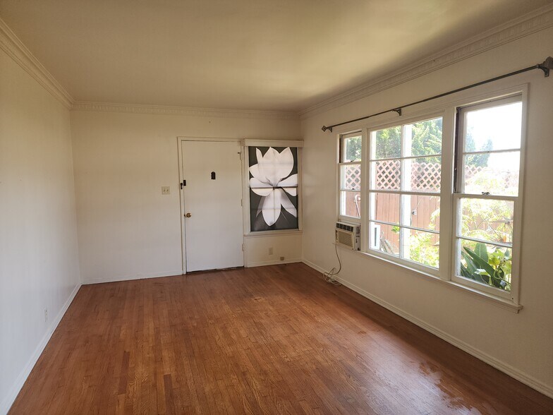 Building Photo - 7103 Flight Ave