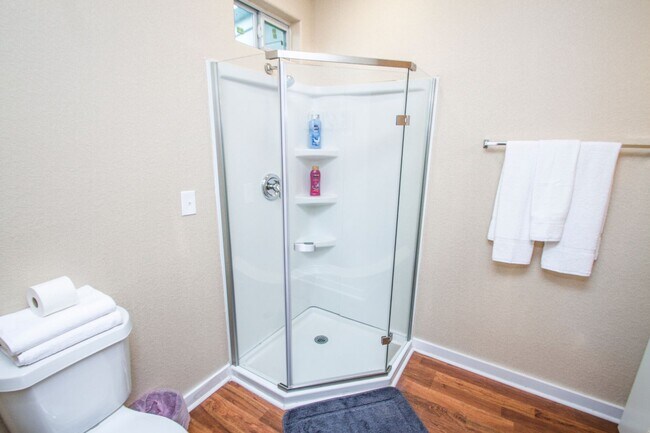 Building Photo - Douglas