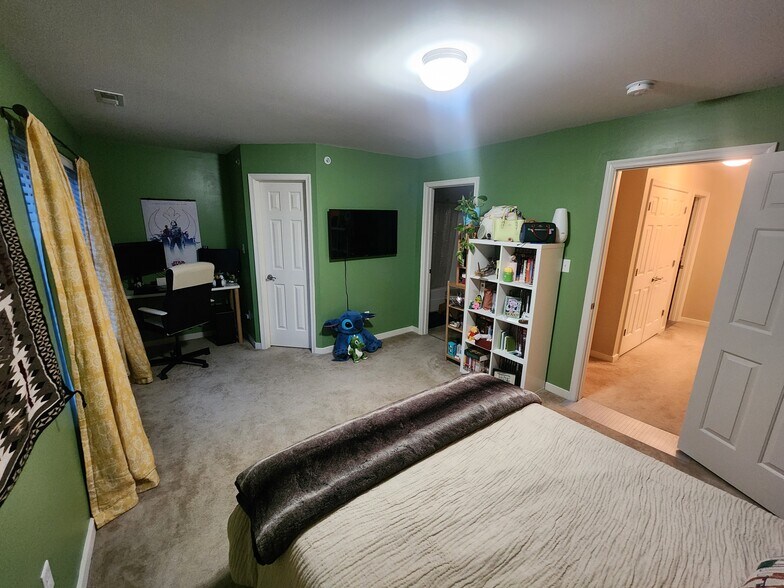 Building Photo - 180 Hemisphere Cir