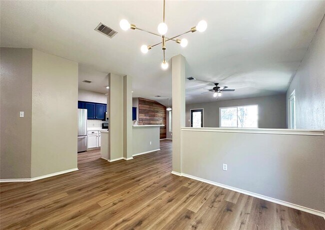 Building Photo - 906 Mammoth Ct