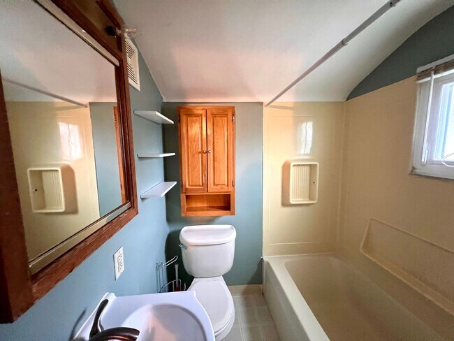 Building Photo - Bridgeville - 3 Bedroom 1.5 Bathroom - Hom...