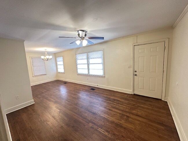 Building Photo - 3679 Southland Dr