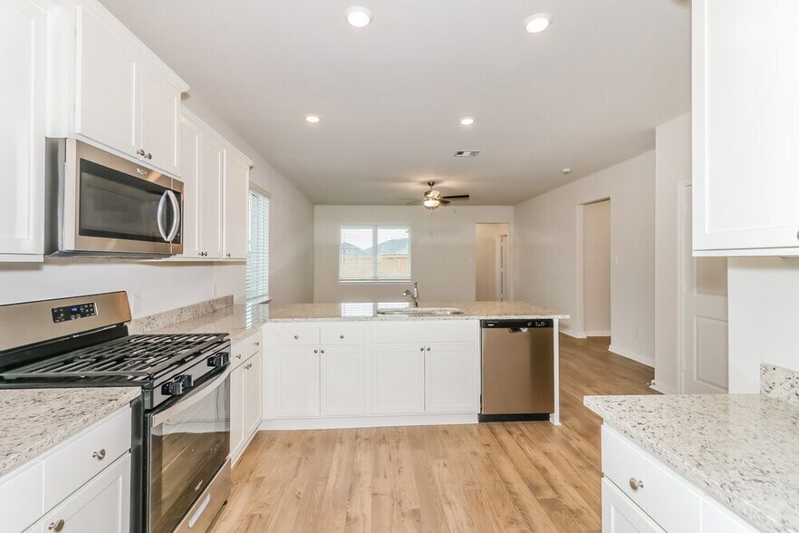 Building Photo - 401 Sunny Highlands Dr