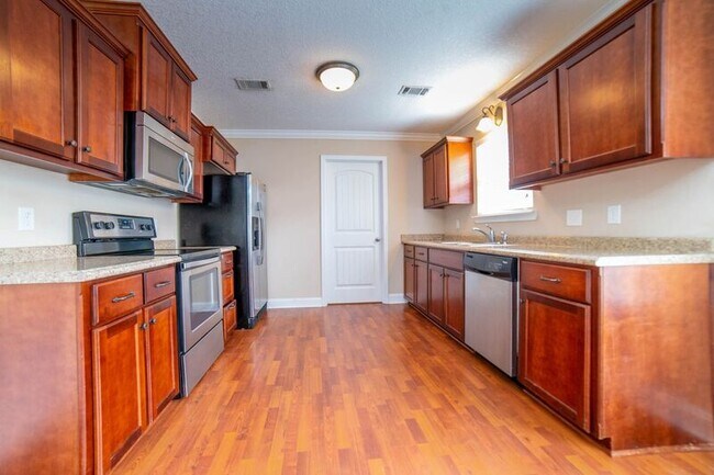 Building Photo - 211 Augusta Way