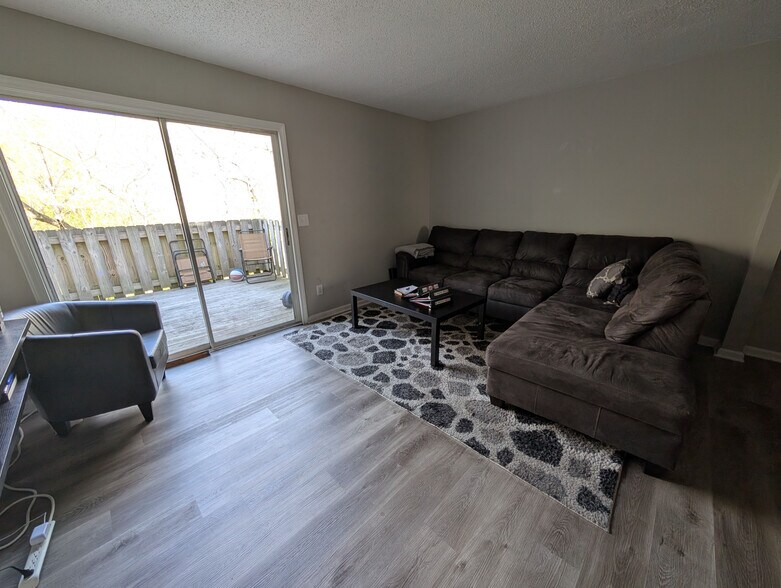 Building Photo - Room in Townhome on Lex Dr