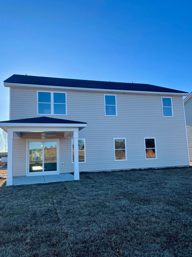 Building Photo - AVAILABLE NOW!