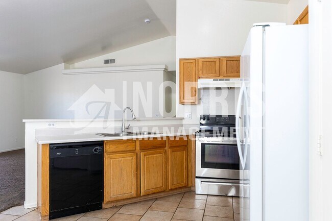 Building Photo - 10493 W Arivaca Dr