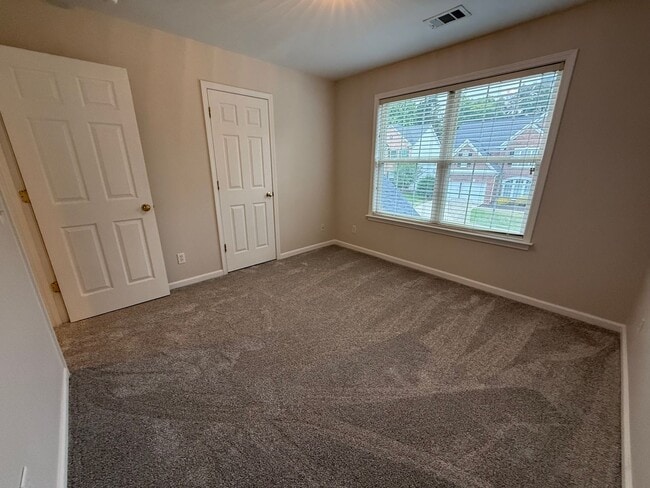 Building Photo - Charming Cul-de-Sac Living in the Heart of Greer