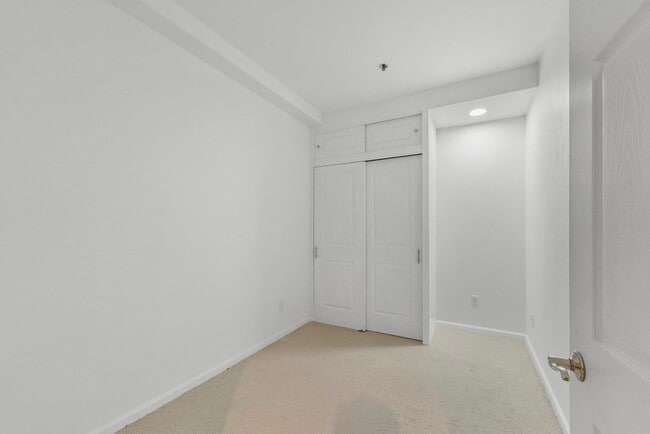 Building Photo - 318 54th St