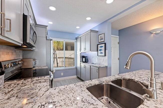 Building Photo - 6365 Bahia Del Mar Blvd S