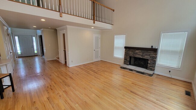 Building Photo - 4 Bed, 2.5 Bath Home Available in Taylors