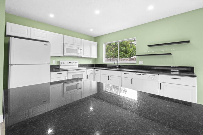 Building Photo - 2079 SE Triumph Rd