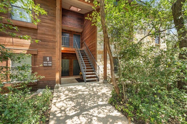 Building Photo - 4711 Spicewood Springs Rd